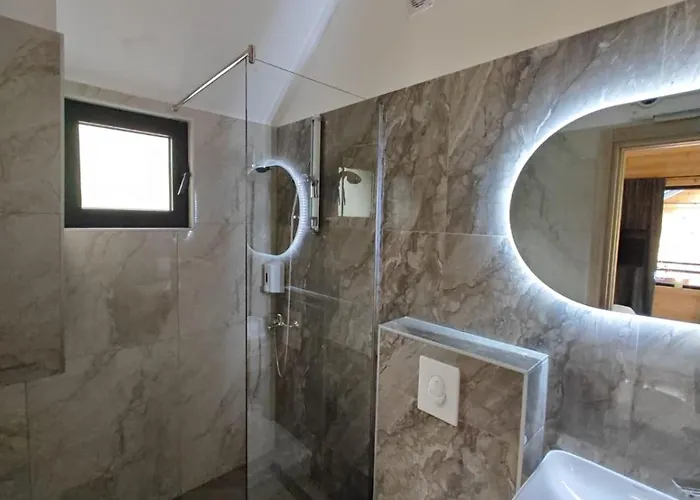 Lux * 莫克拉戈拉